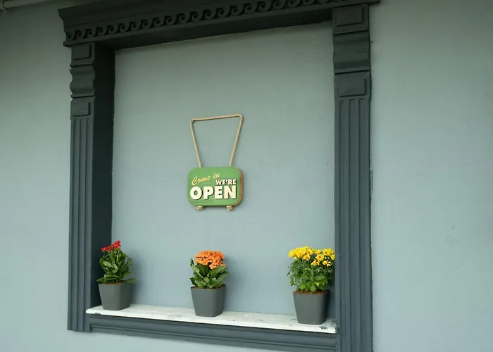 Zelle Airport SuitesAirport Hotel